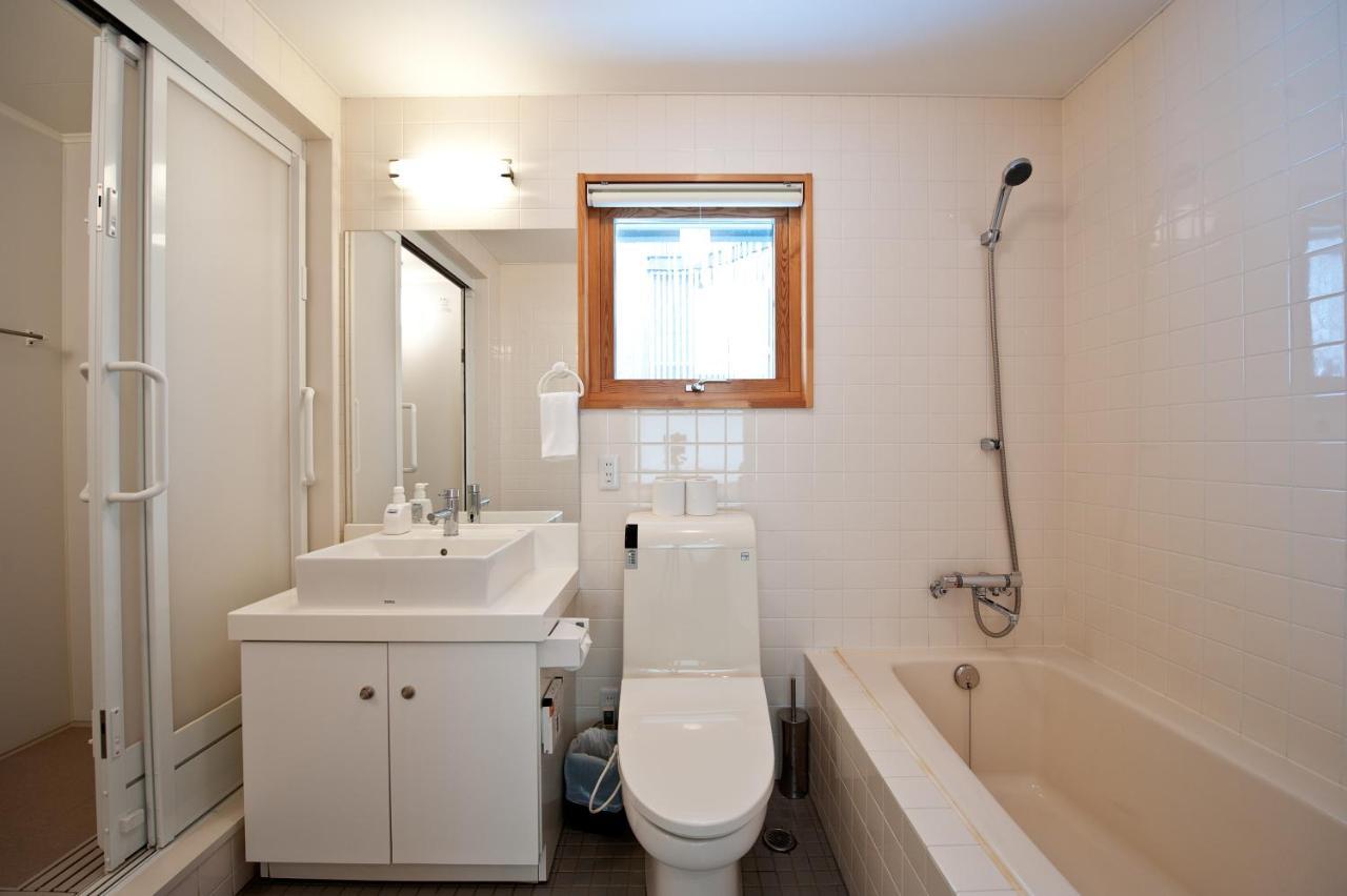 Avalon Apartment Кучан Екстериор снимка