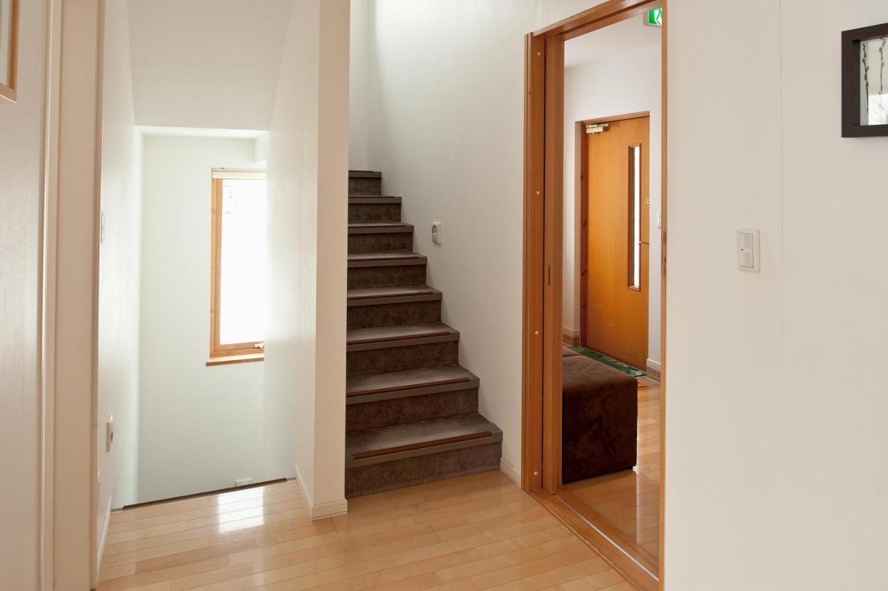 Avalon Apartment Кучан Екстериор снимка