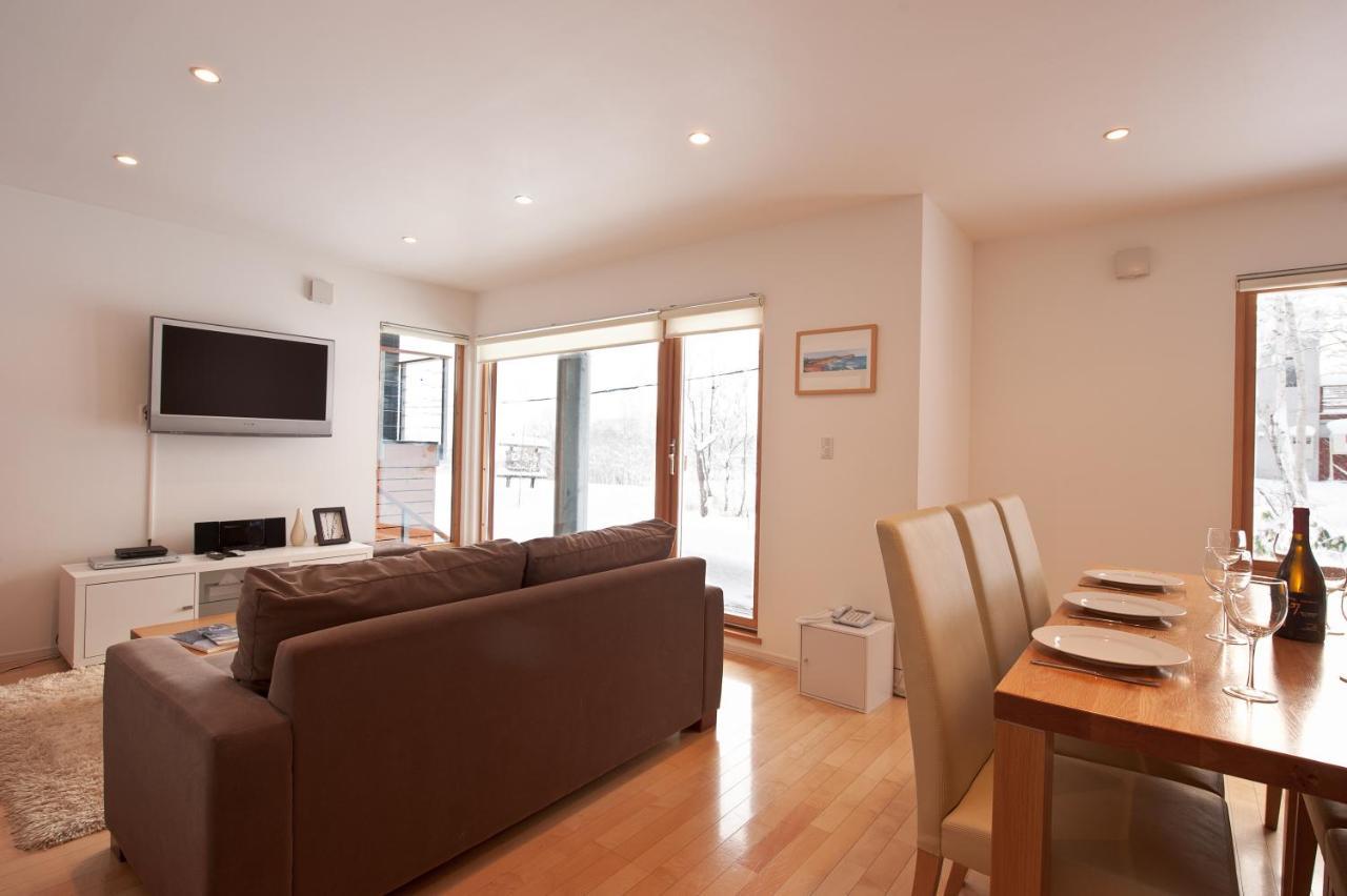 Avalon Apartment Кучан Екстериор снимка