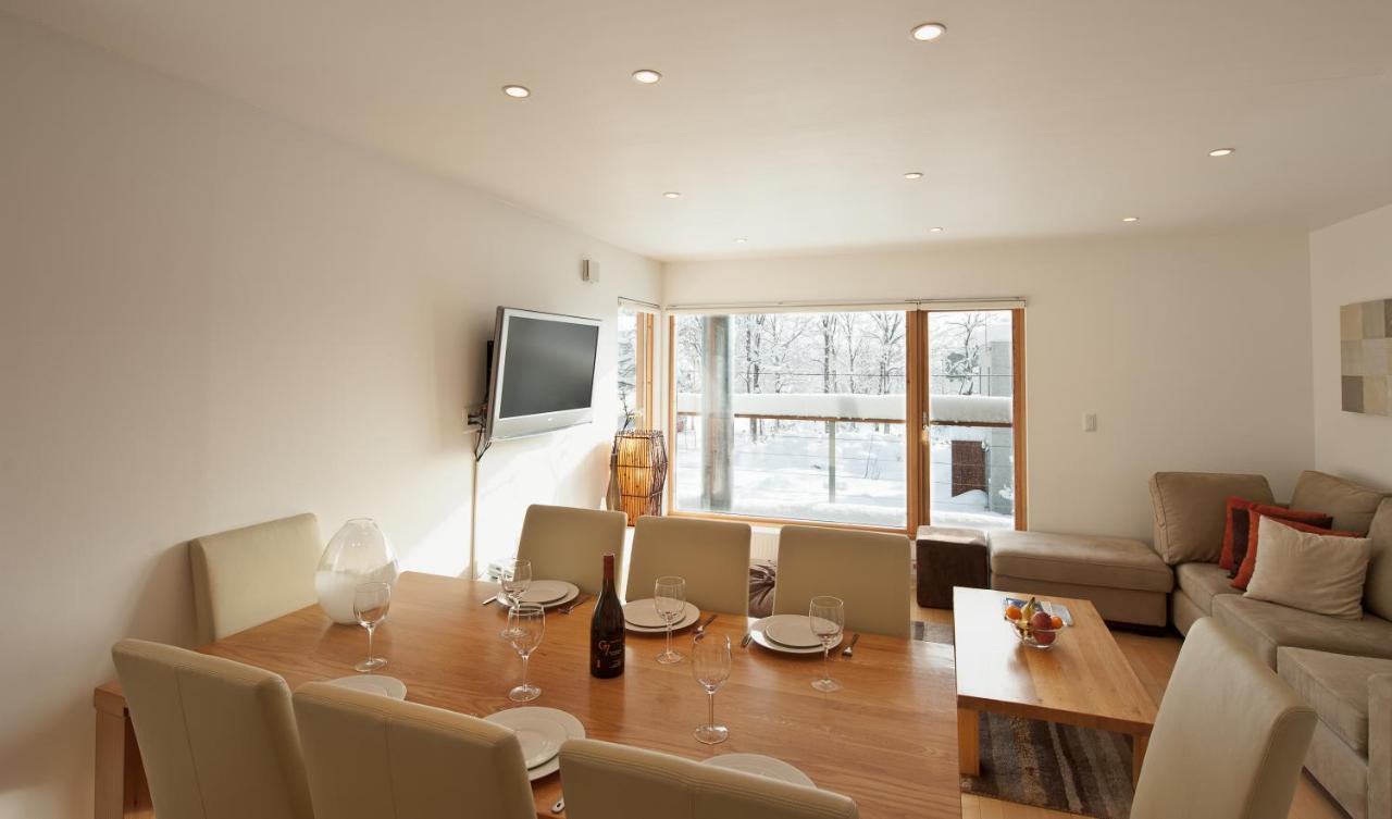 Avalon Apartment Кучан Екстериор снимка
