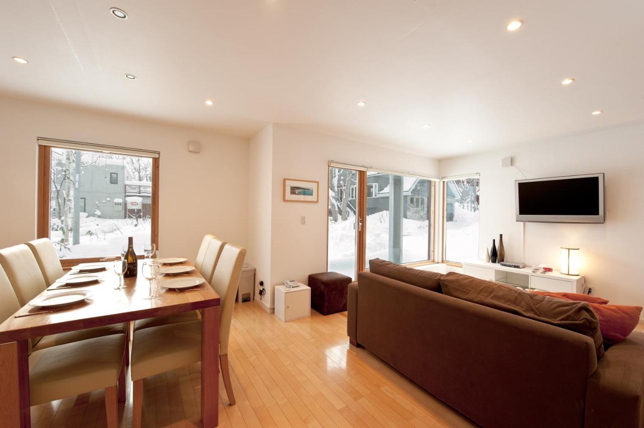 Avalon Apartment Кучан Екстериор снимка